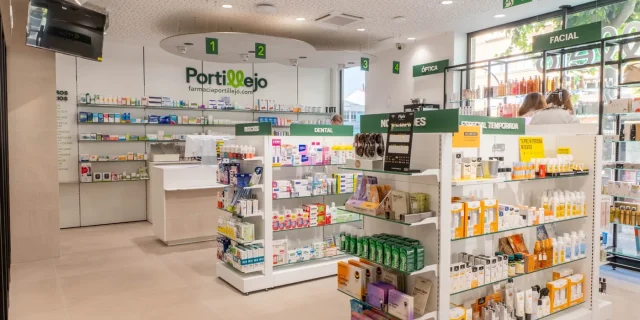 Interior de Farmacia Portillejo en Logroño